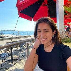 Meet your Posher, Olivia